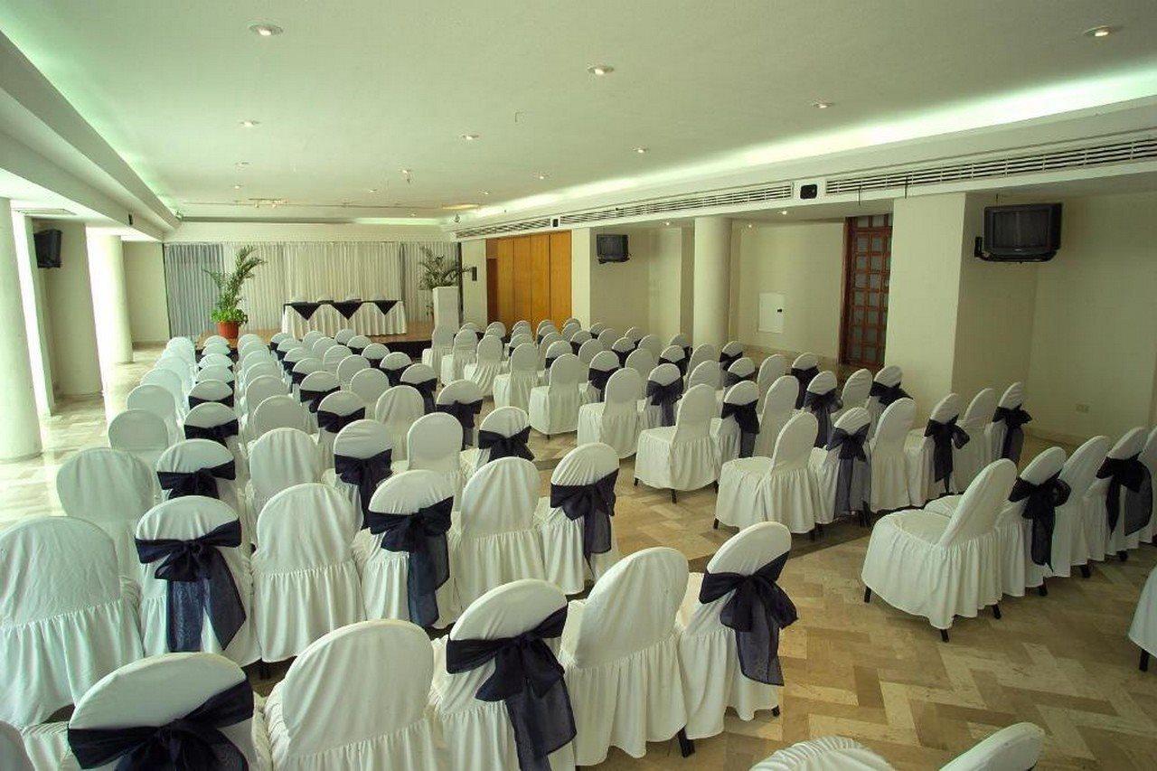 Aquamarina Beach Hotel Cancun Exterior photo