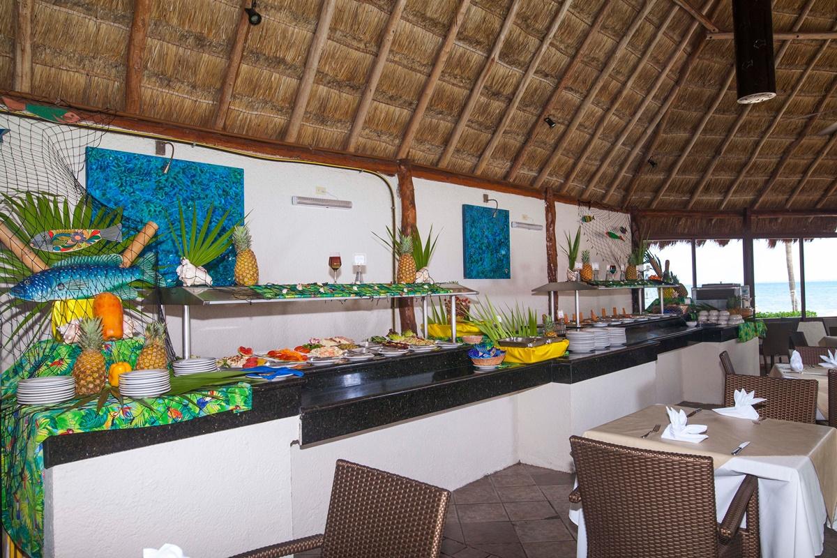Aquamarina Beach Hotel Cancun Exterior photo