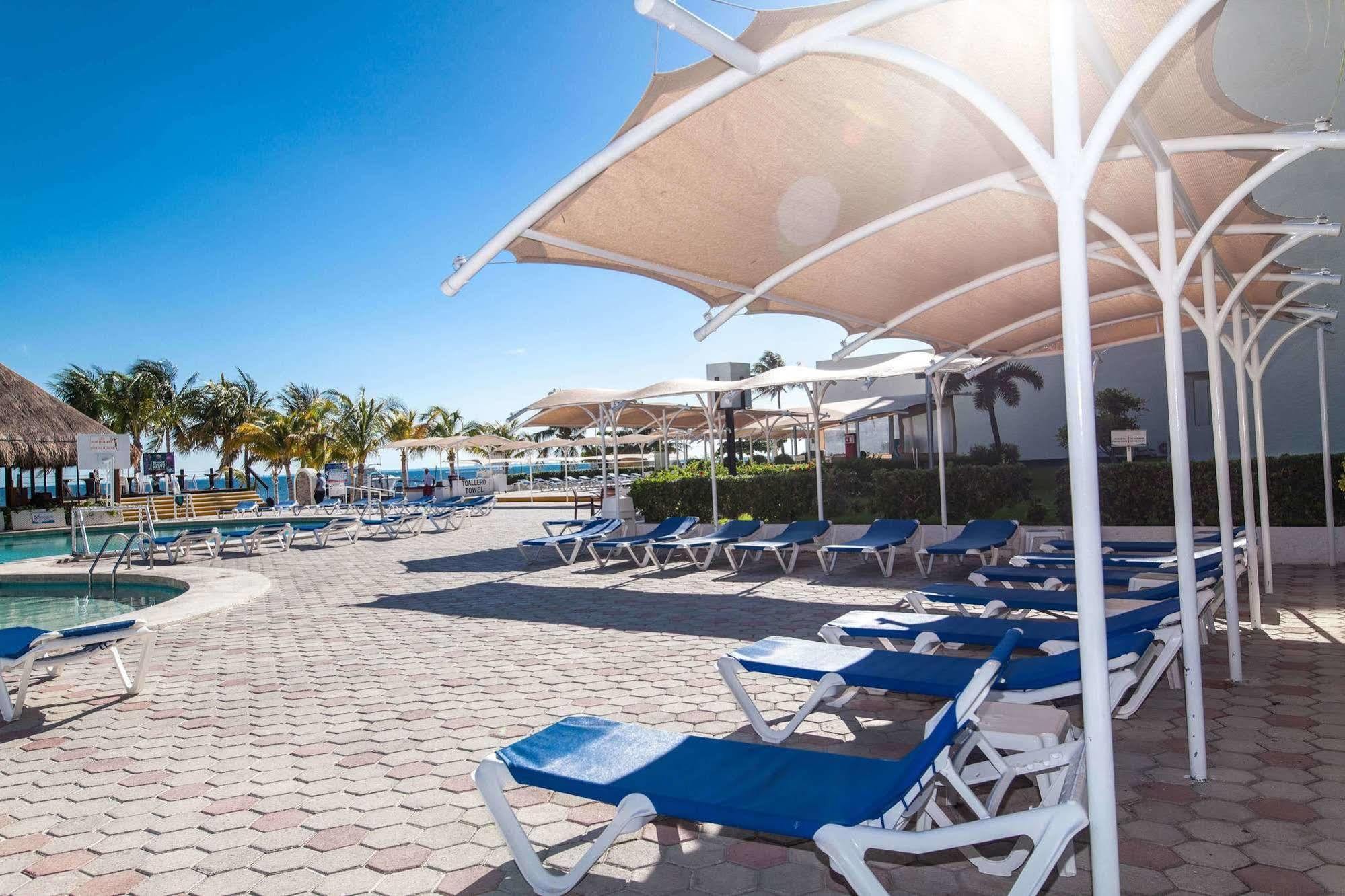 Aquamarina Beach Hotel Cancun Exterior photo