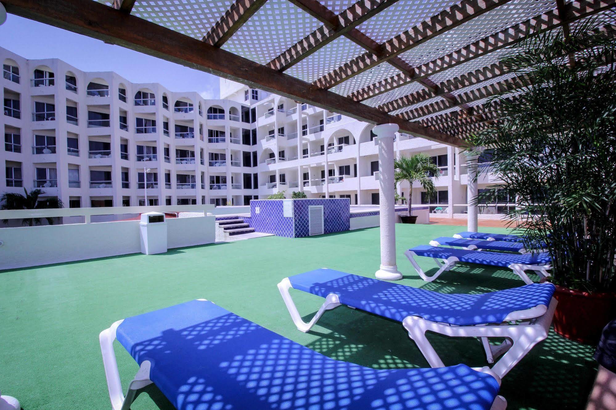 Aquamarina Beach Hotel Cancun Exterior photo